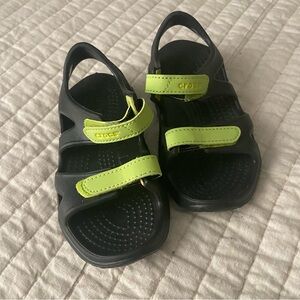 Crocs Swiftwater River Sandal Child Youth size C9 BLK/VOLT GREEN Slip/ Hook Loop